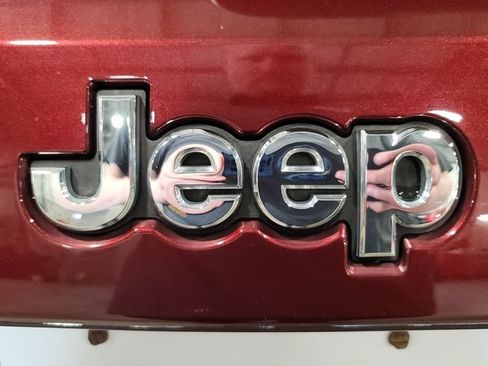 Used 2017 Jeep Grand Cherokee Limited w/ Trailer Tow Group IV AWD/4WD image 32