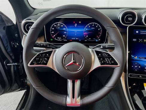 New 2025 Mercedes-Benz GLC 300 4MATIC image 12