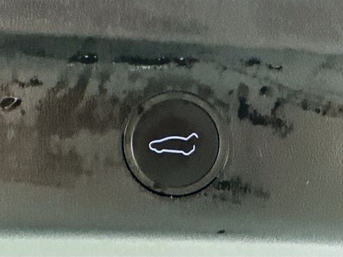 Used 2024 Tesla Model Y Long Range image 30