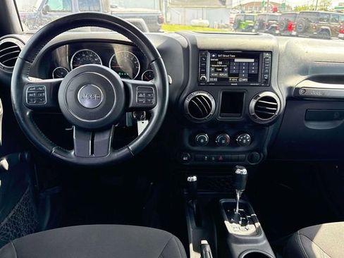 Used 2017 Jeep Wrangler Unlimited Sport w/ Connectivity Group AWD/4WD image 15