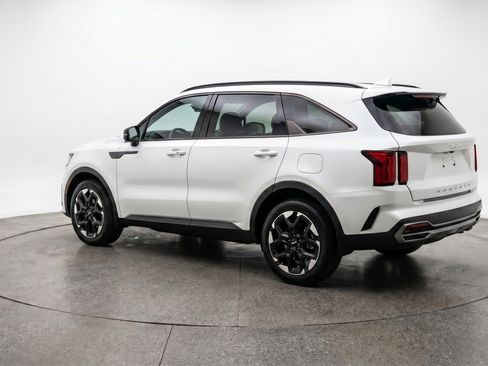 Used 2024 Kia Sorento S FWD image 6