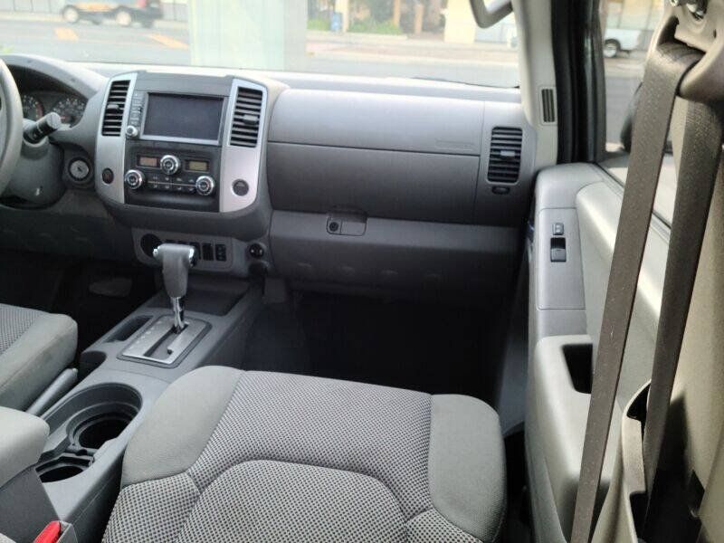 Used 2019 Nissan Frontier SV w/ Value Truck Package RWD image 4