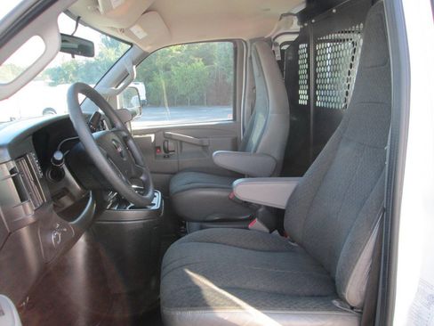 Used 2023 GMC Savana 2500 w/ Driver Convenience Package image 7