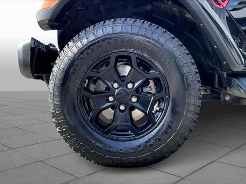 Certified 2022 Jeep Gladiator Sport image 11