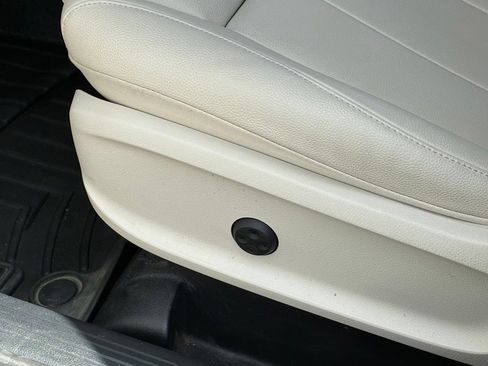 Used 2025 Mercedes-Benz GLA 250 4MATIC image 16