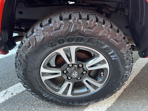 Used 2017 Toyota Tacoma TRD Sport w/ Premium & Technology Package AWD/4WD image 31