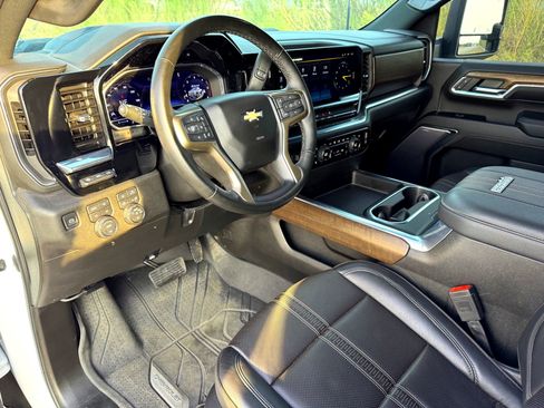 Used 2024 Chevrolet Silverado 3500 High Country w/ High Country Premium Package image 12