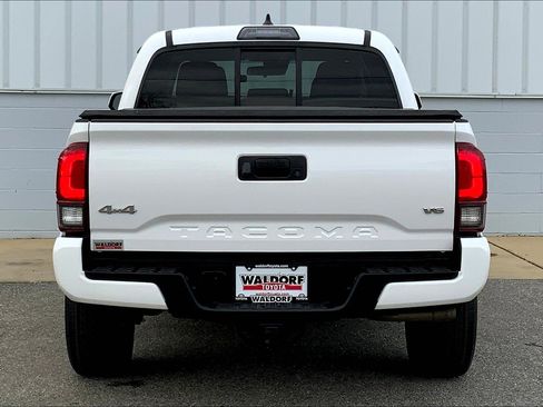 Used 2019 Toyota Tacoma SR AWD/4WD image 4