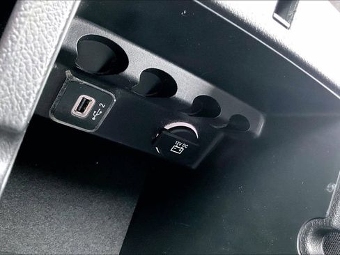 Used 2019 Jeep Cherokee Latitude w/ Popular Appearance Group image 32