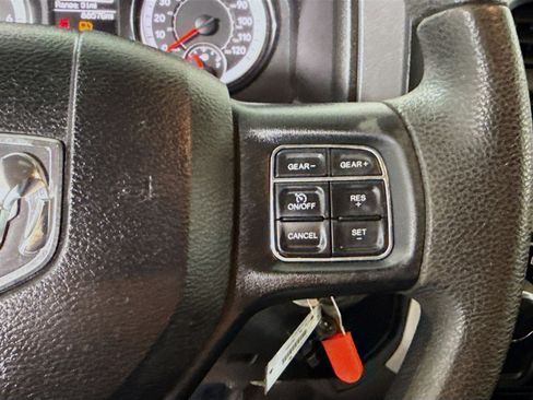 Used 2020 RAM 1500 Classic SLT image 15