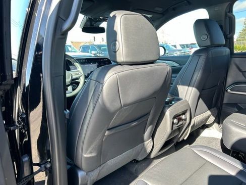 New 2026 Chevrolet Traverse LT w/ LPO, Floor Liner Package FWD image 17