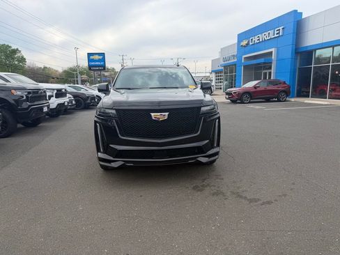 Used 2023 Cadillac Escalade V image 2
