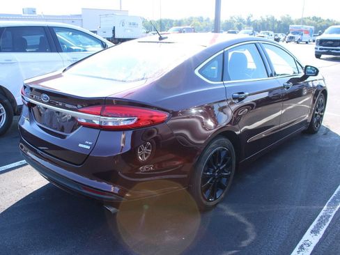 Used 2017 Ford Fusion SE FWD image 5
