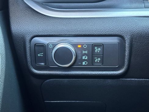 Used 2021 Ford Explorer XLT RWD image 35