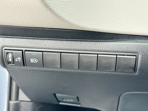 Used 2025 Toyota Corolla LE image 32