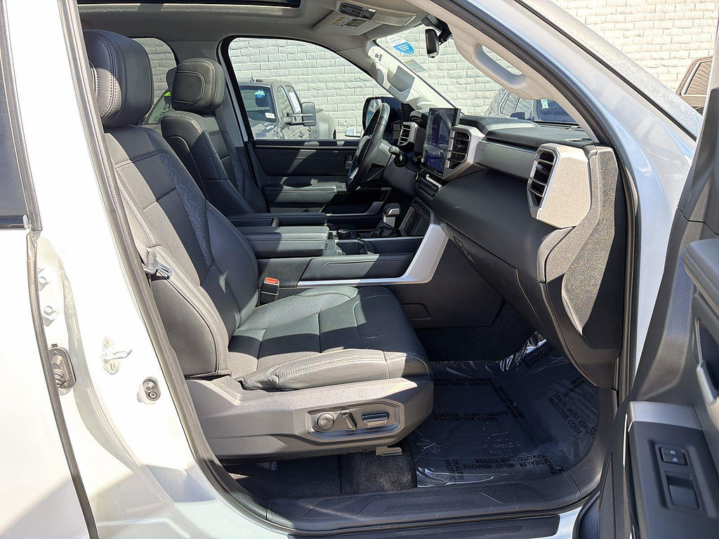 Used 2024 Toyota Tundra Limited AWD/4WD image 28
