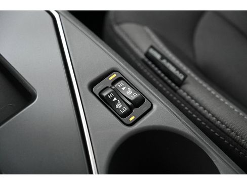 Used 2025 Subaru Crosstrek 2.0i Premium image 25