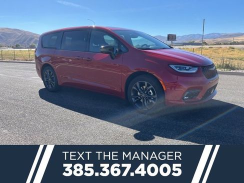 New 2026 Chrysler Pacifica Select image 1