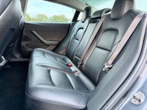 Used 2018 Tesla Model 3 Long Range RWD image 17