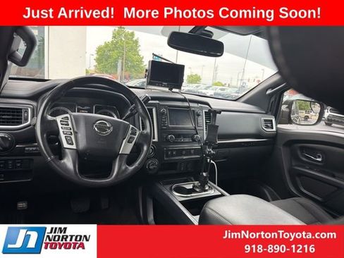 Used 2018 Nissan Titan SV w/ SV Convenience Package AWD/4WD image 8