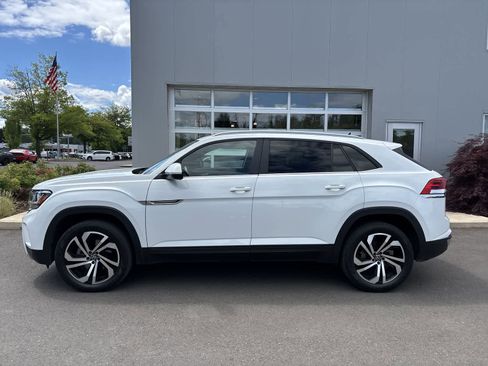 Used 2020 Volkswagen Atlas Cross Sport SE AWD/4WD image 2