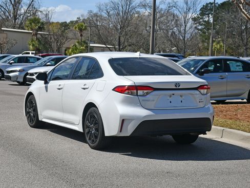 Used 2025 Toyota Corolla LE image 3