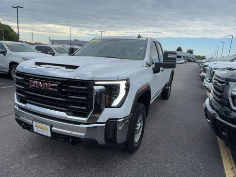 Certified 2024 GMC Sierra 2500 Pro w/ Convenience Package AWD/4WD image 8