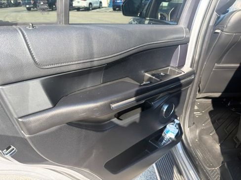 Used 2020 Ford Expedition XLT w/ Equipment Group 202A AWD/4WD image 31