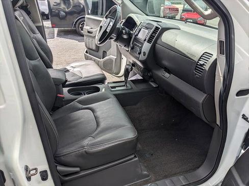 Used 2015 Nissan Xterra PRO-4X w/ Pro-4x Leather Package AWD/4WD image 18