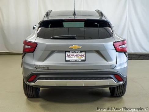 Used 2025 Chevrolet Trax LT FWD image 6