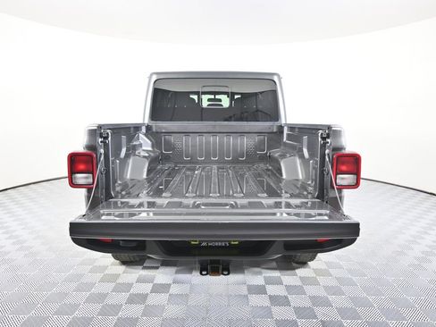 Used 2023 Jeep Gladiator Sport AWD/4WD image 6