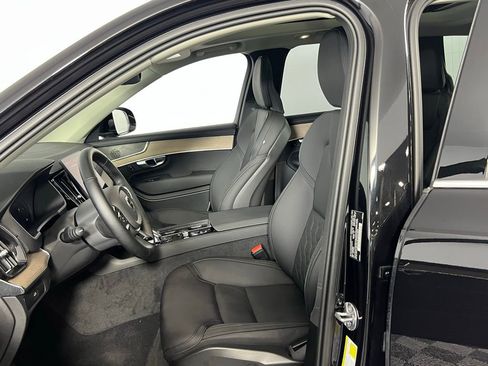 Used 2025 Volvo XC90 B6 Plus image 21