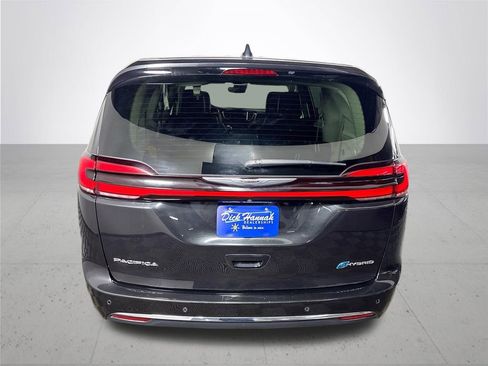 Used 2023 Chrysler Pacifica Touring-L FWD image 7