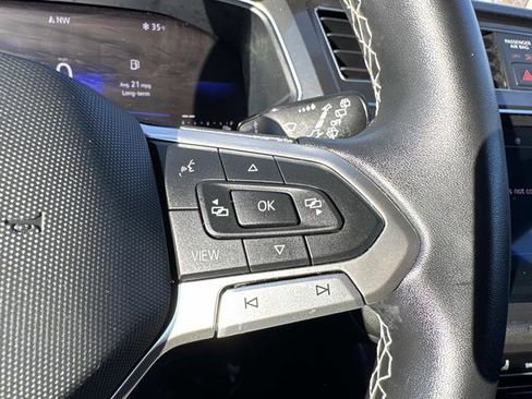 Used 2022 Volkswagen Tiguan SE image 33