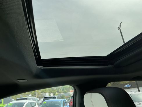 Used 2025 GMC Canyon AT4 w/ AT4X Package image 8