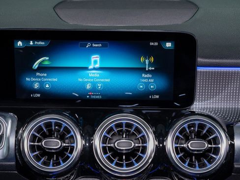 Certified 2023 Mercedes-Benz GLB 250 4MATIC image 17