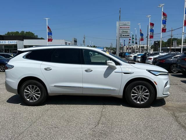 Used 2024 Buick Enclave Premium AWD/4WD image 2