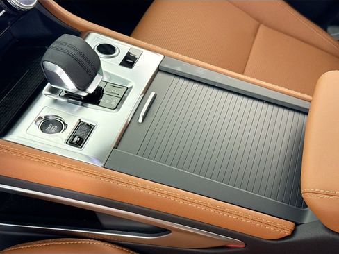 Used 2025 Jaguar F-PACE R-Dynamic S image 21