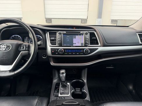 Used 2015 Toyota Highlander XLE FWD image 13