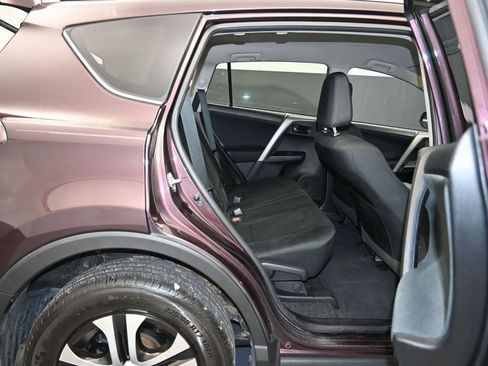 Used 2018 Toyota RAV4 LE FWD image 24