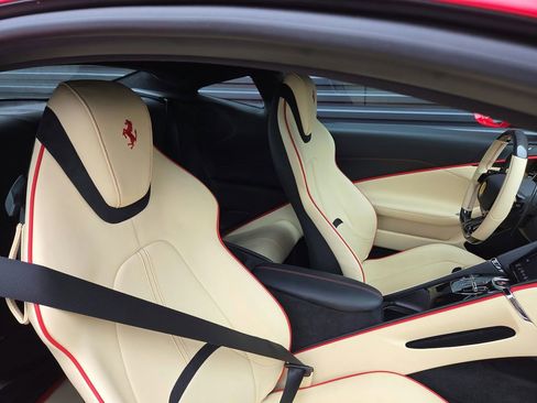 Used 2024 Ferrari Roma RWD image 17