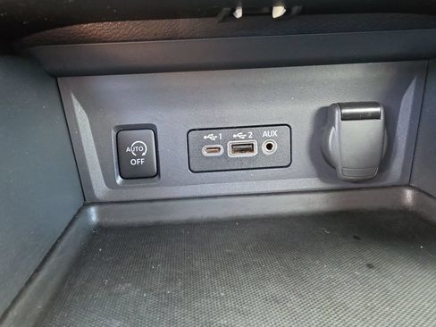 Used 2025 Nissan Sentra SR FWD image 31
