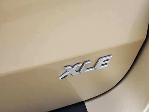 Used 2014 Toyota Sienna XLE image 13