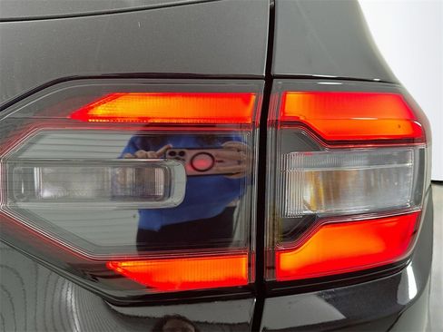 Certified 2025 Honda Pilot Touring image 11