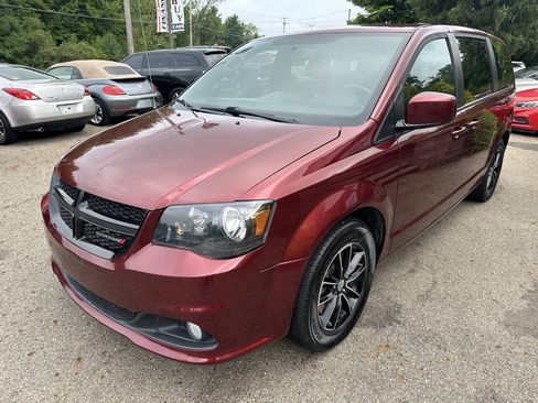 Used 2018 Dodge Grand Caravan SE FWD image 2