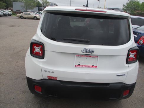 Used 2015 Jeep Renegade Latitude w/ Cold Weather Group II image 5