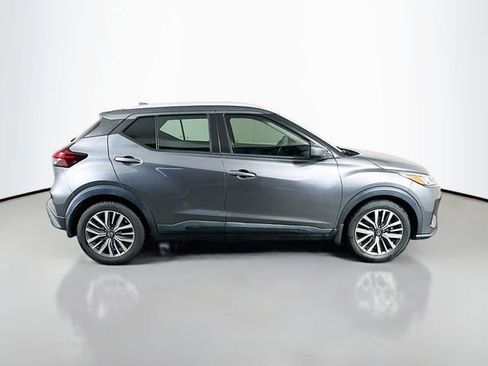 Used 2021 Nissan Kicks SV image 5