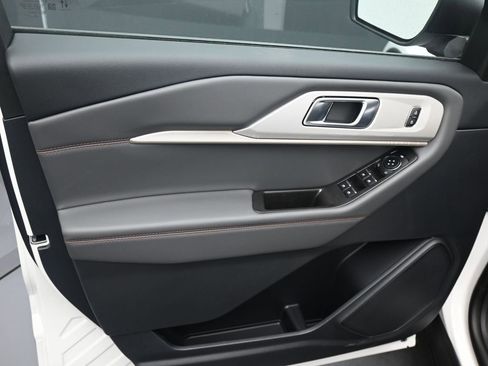New 2026 Ford Explorer Active RWD image 14