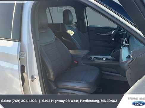 New 2026 Ford Explorer ST-Line w/ ST-Line Street Pack image 4