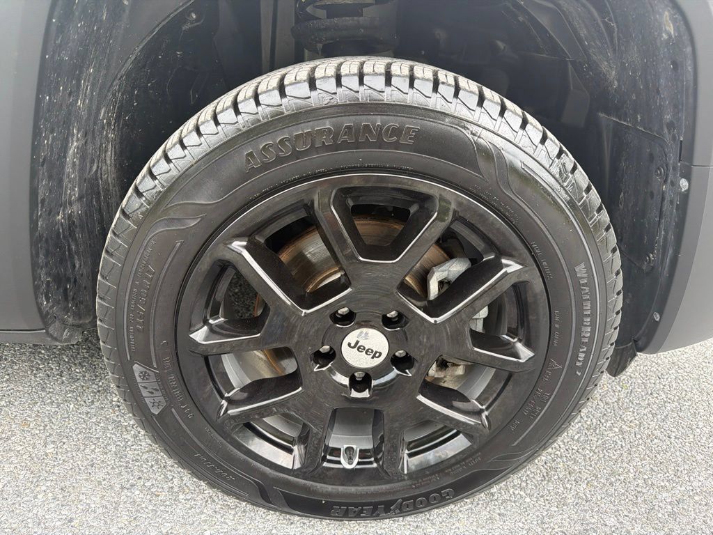 Used 2023 Jeep Renegade Latitude AWD/4WD image 13